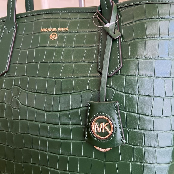 Michael Kors LG green tote - Picture 3 of 13